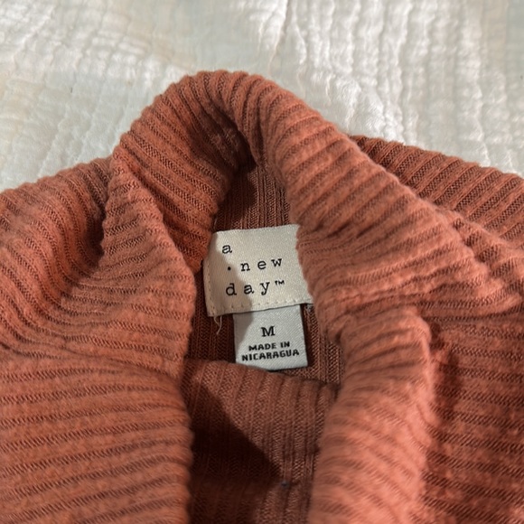 Pink mock neck - Picture 2 of 3